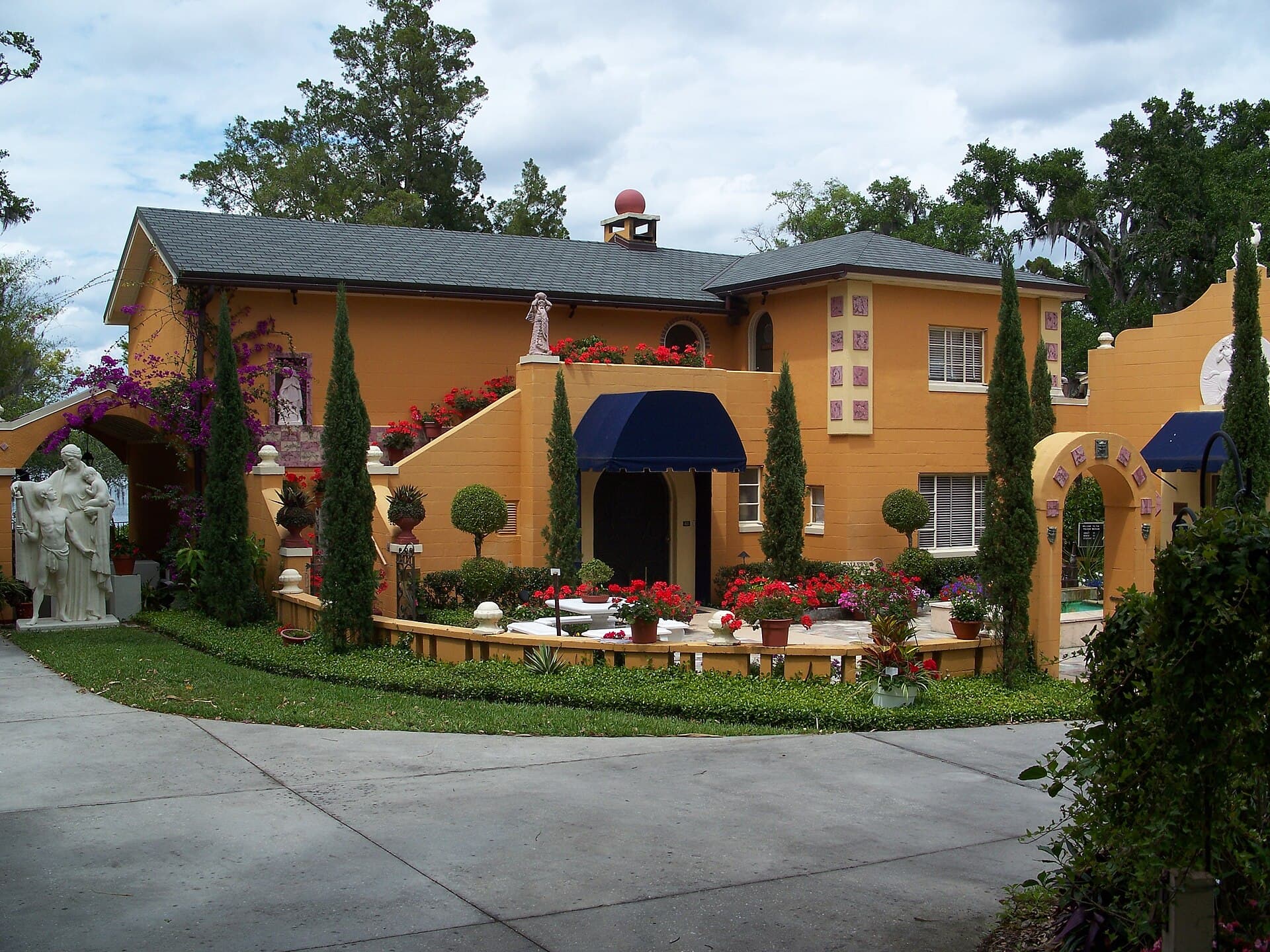 A single-story Florida home with a shaded front garden